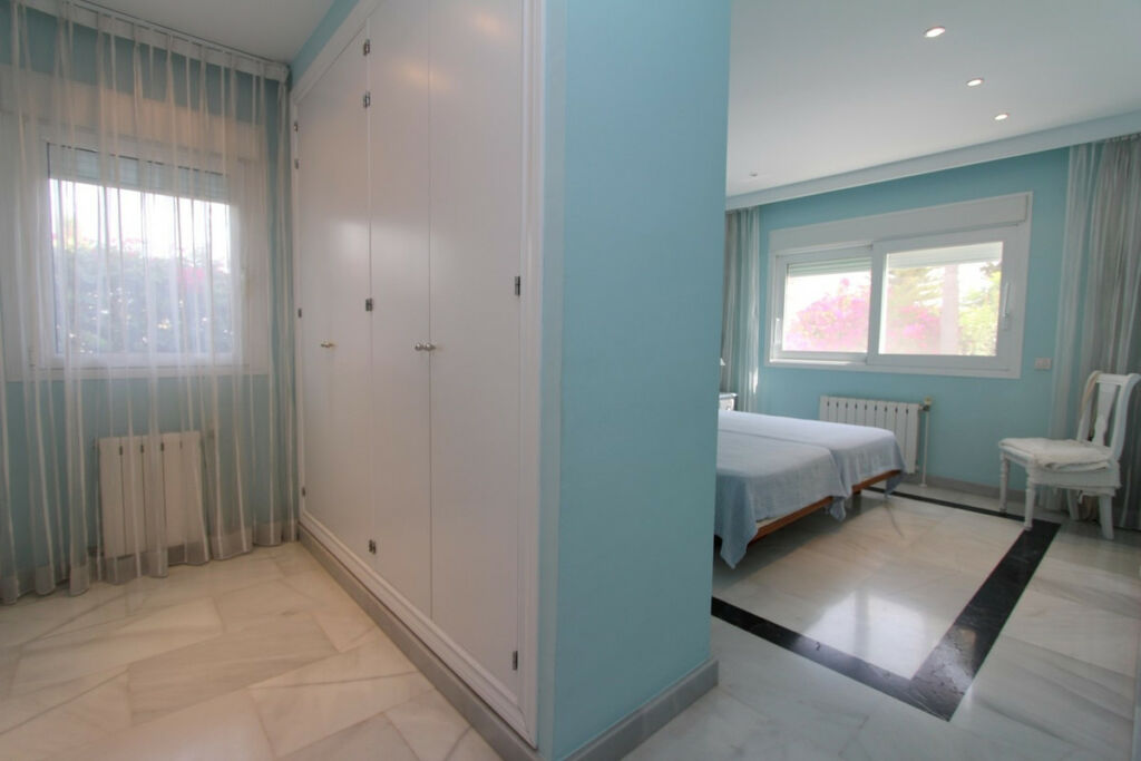 Detached Villa San Pedro de Alcántara Málaga - image 18