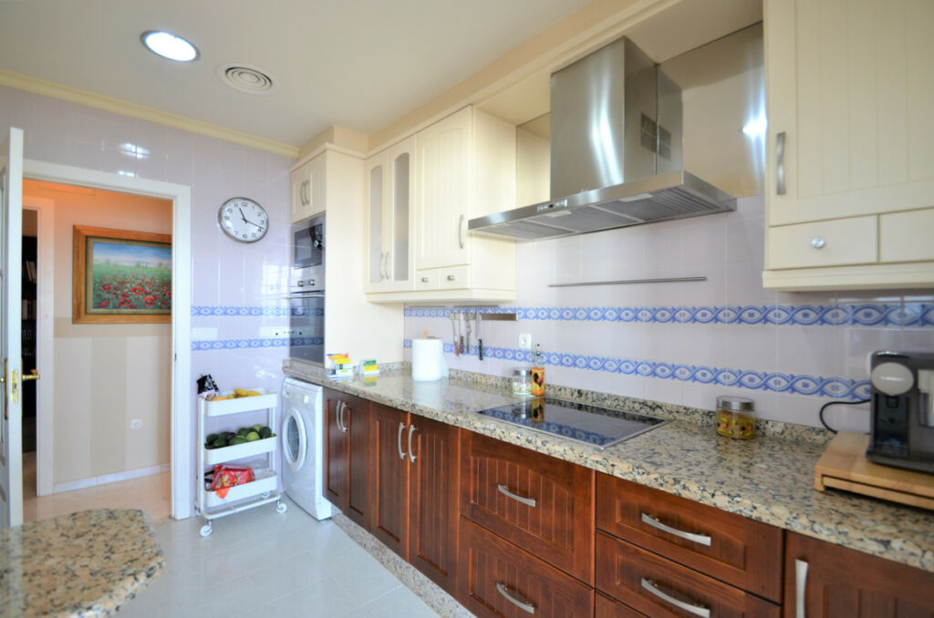 Middle Floor Apartment La Duquesa Málaga - image 18