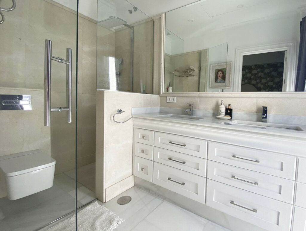 Detached Villa Marbella Málaga - image 17
