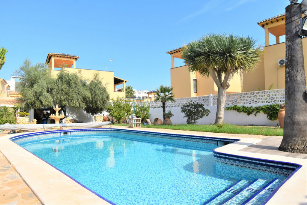 Detached Villa Villamartin Alicante - image 2