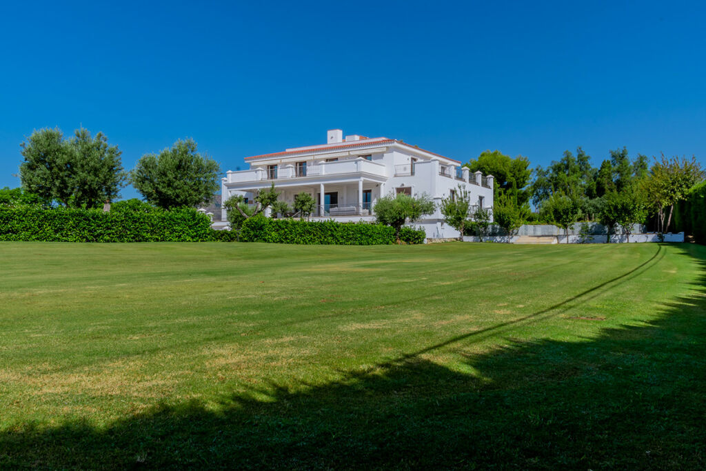 Detached Villa Guadalmina Alta Málaga - image 2
