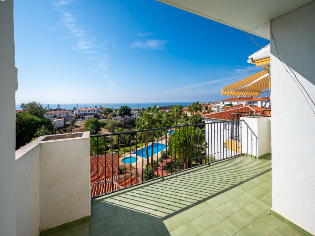 Top Floor Apartment El Faro Málaga - image 2
