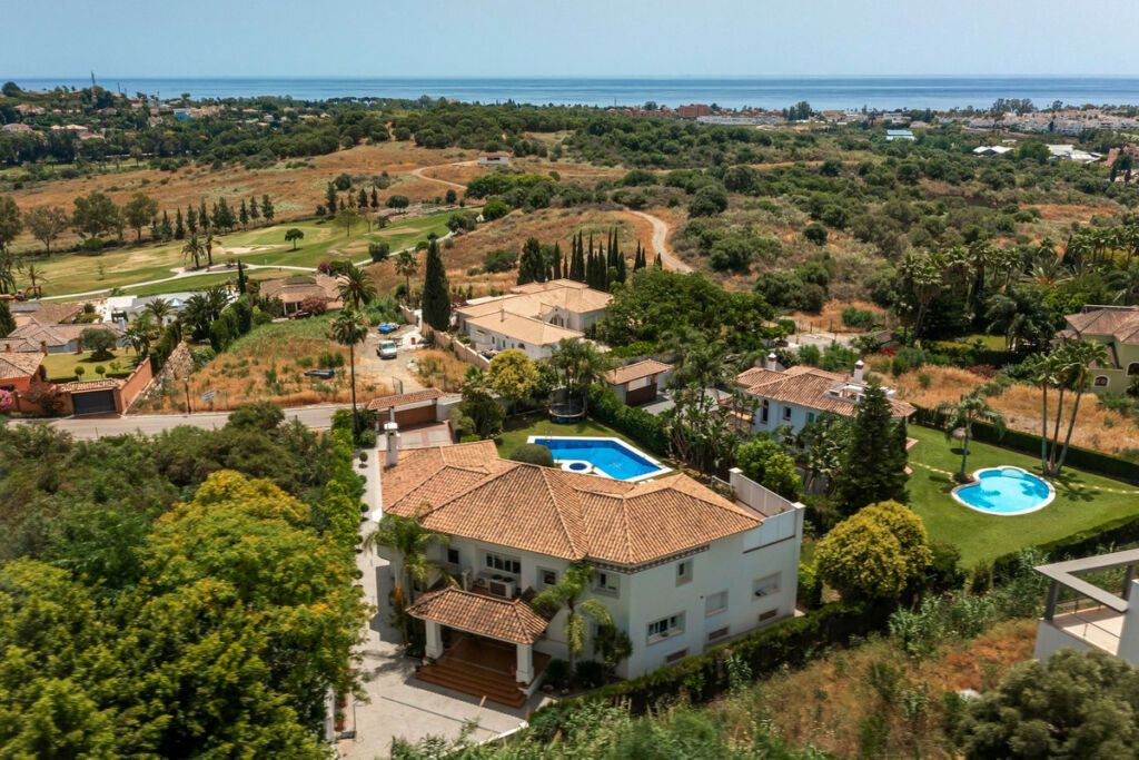 Detached Villa Benahavís Málaga - image 2