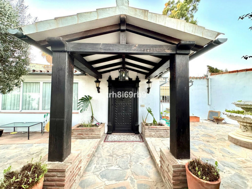 Detached Villa Atalaya Málaga - image 2