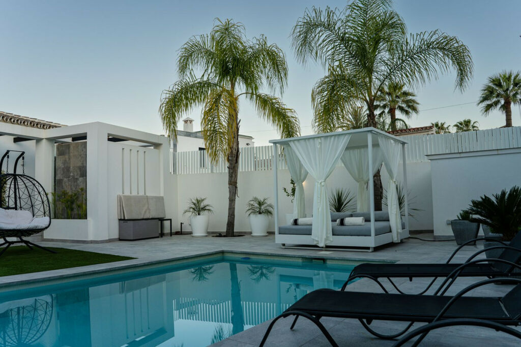 Detached Villa Puerto Banús Málaga - image 2