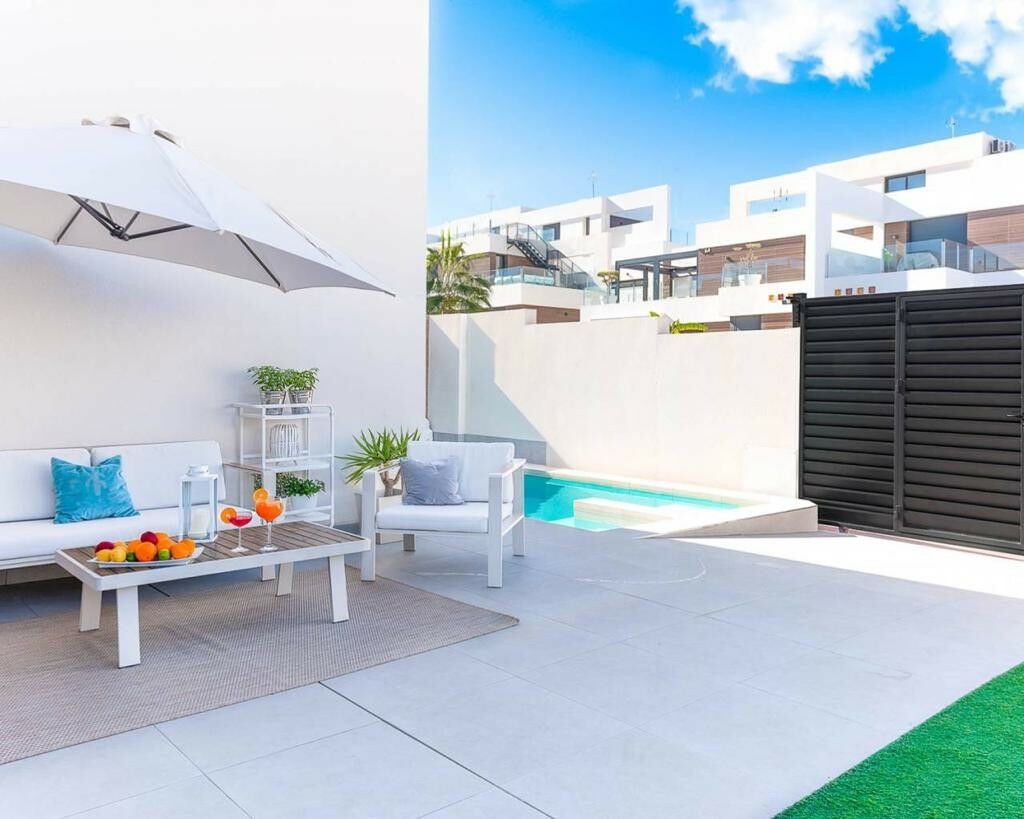 Detached Villa Benijofar Alicante - image 2