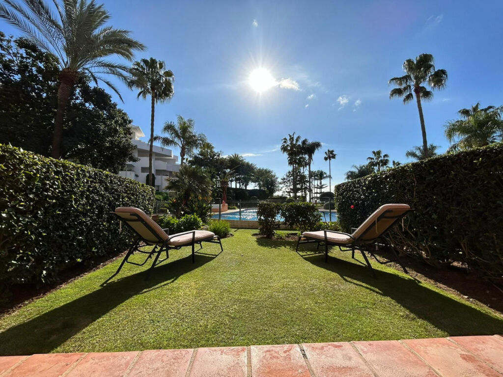 Townhouse Estepona Málaga - image 2