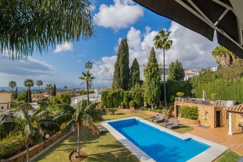 Detached Villa El Rosario Málaga - image 2