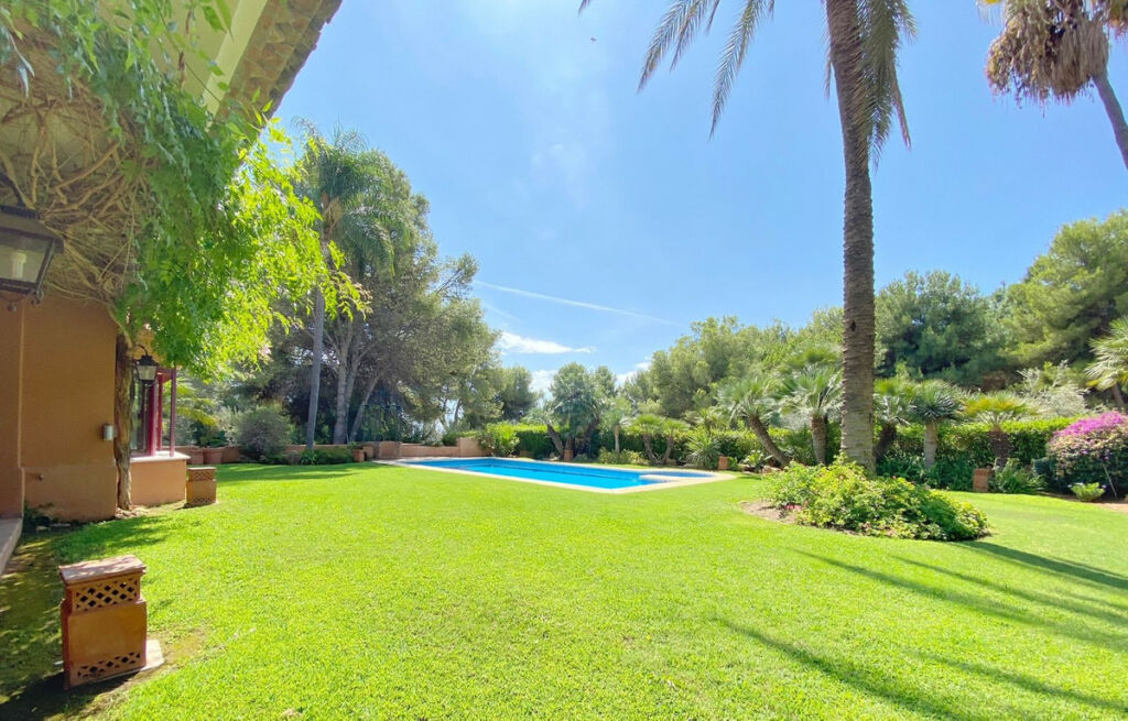 Detached Villa Sierra Blanca Málaga - image 8