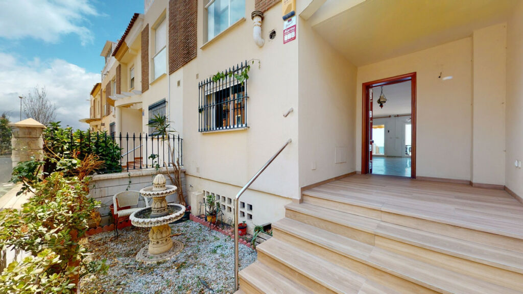 Semi-Detached House Torre del Mar Málaga - image 2