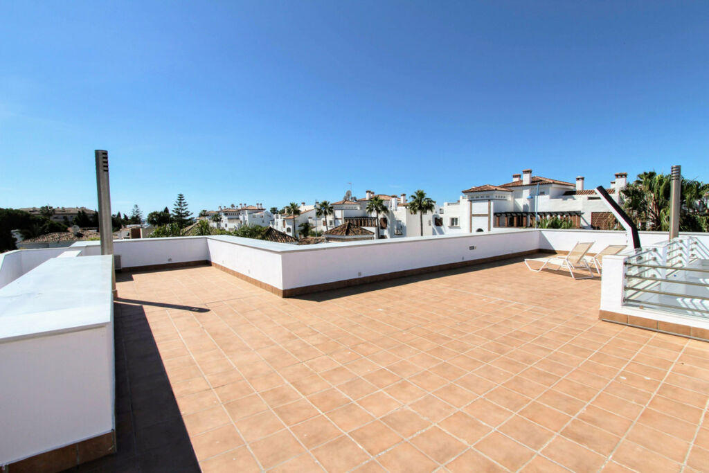 Detached Villa San Pedro de Alcántara Málaga - image 2