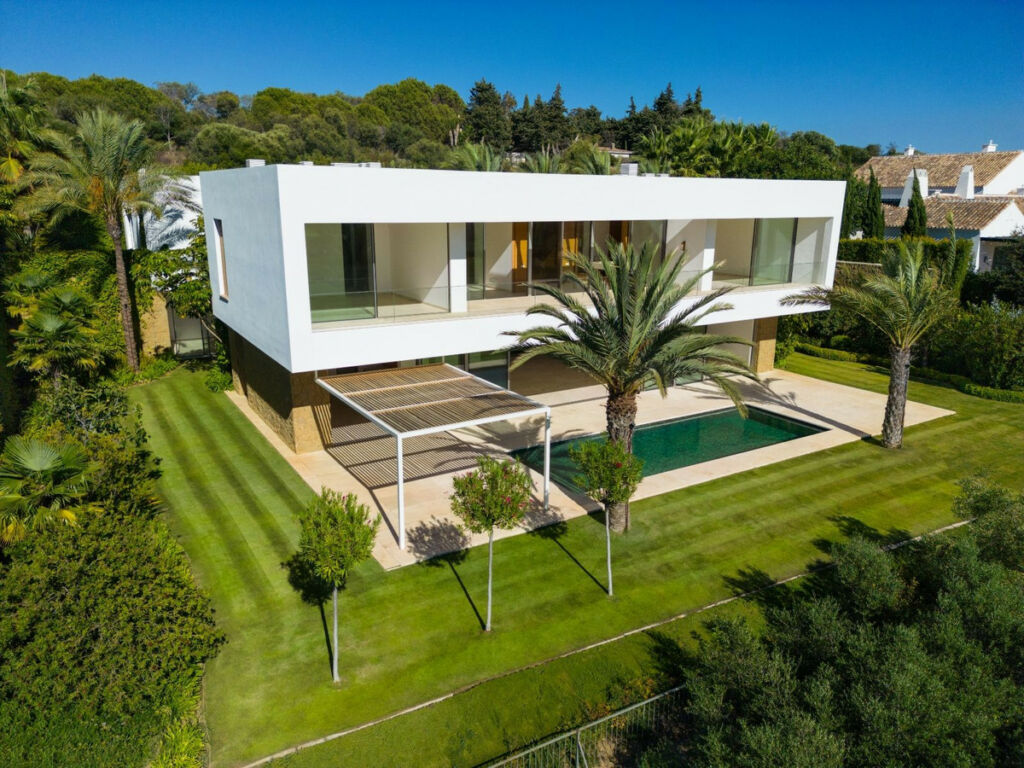 Detached Villa Casares Málaga - image 2