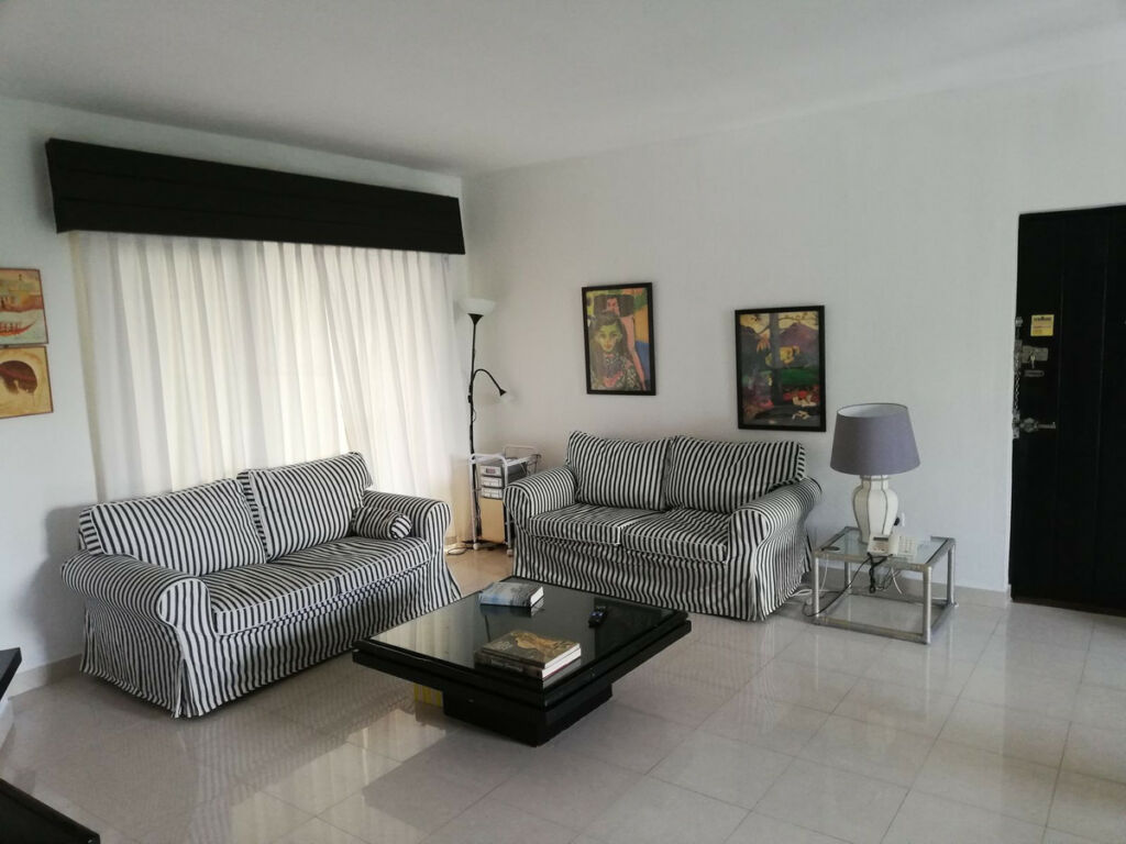 Middle Floor Apartment Puerto Banús Málaga - image 2