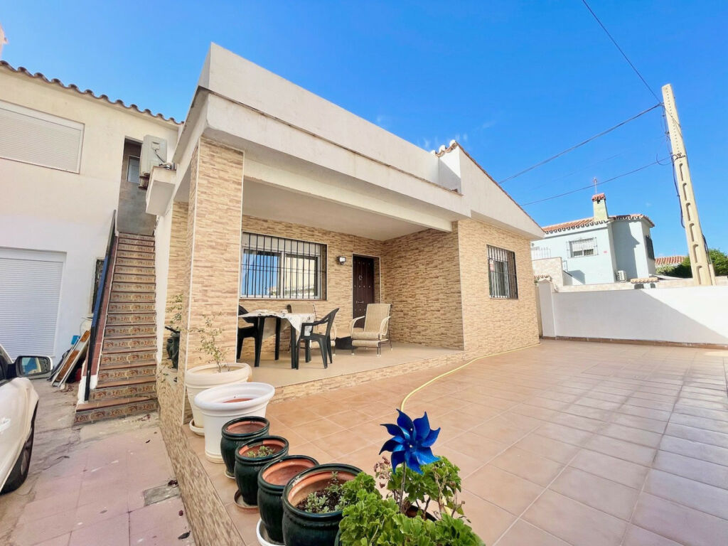 Detached Villa Fuengirola Málaga - image 2