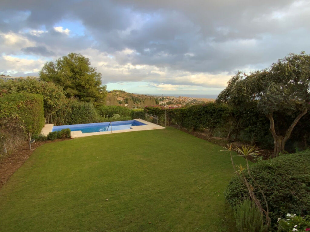 Detached Villa Marbella Málaga - image 2