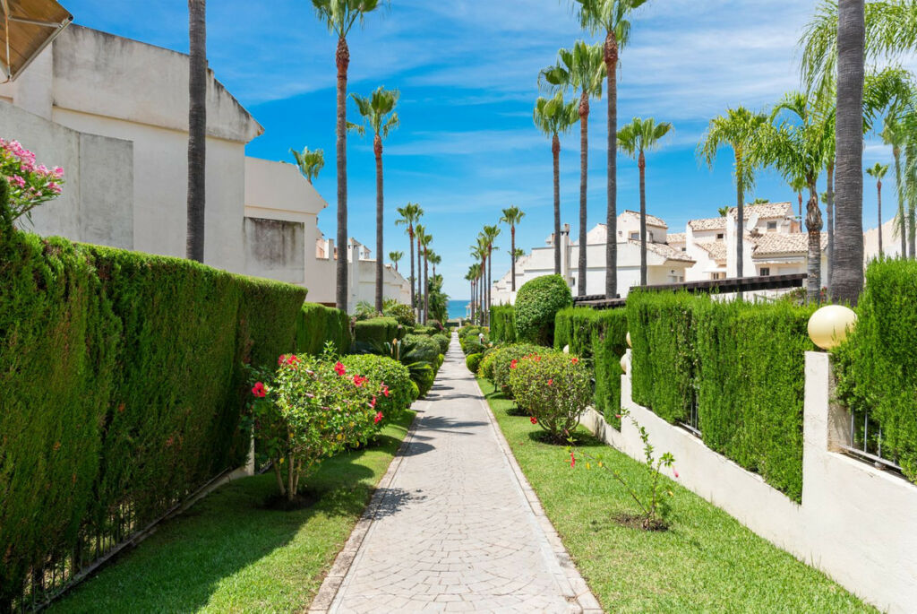 Townhouse Costabella Málaga - image 2