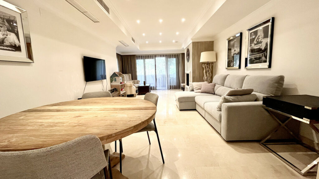 Ground Floor Apartment The Golden Mile Málaga - image 2