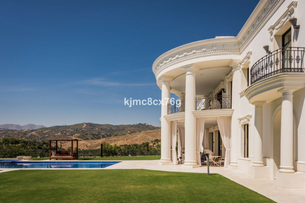 Detached Villa Hacienda Las Chapas Málaga - image 2