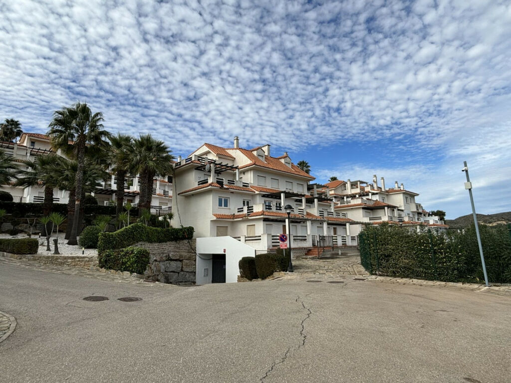 Middle Floor Apartment La Duquesa Málaga - image 2