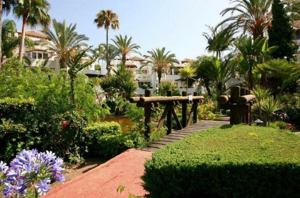 Ground Floor Apartment Puerto Banús Málaga - image 2