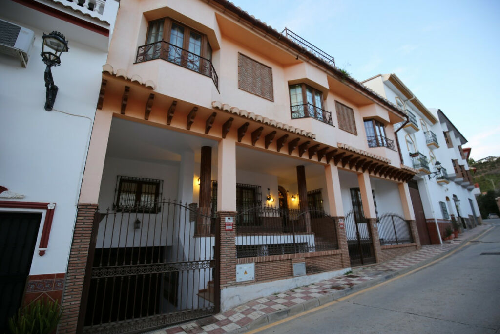 Detached Villa Benamargosa Málaga - image 2