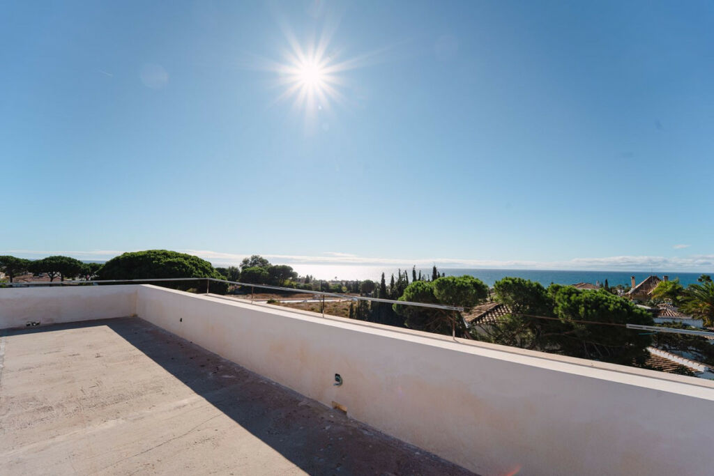 Detached Villa Las Chapas Málaga - image 2