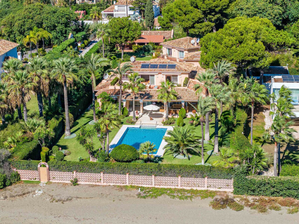 Detached Villa Benamara Málaga - image 2