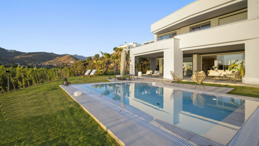 Detached Villa Marbella Málaga - image 2