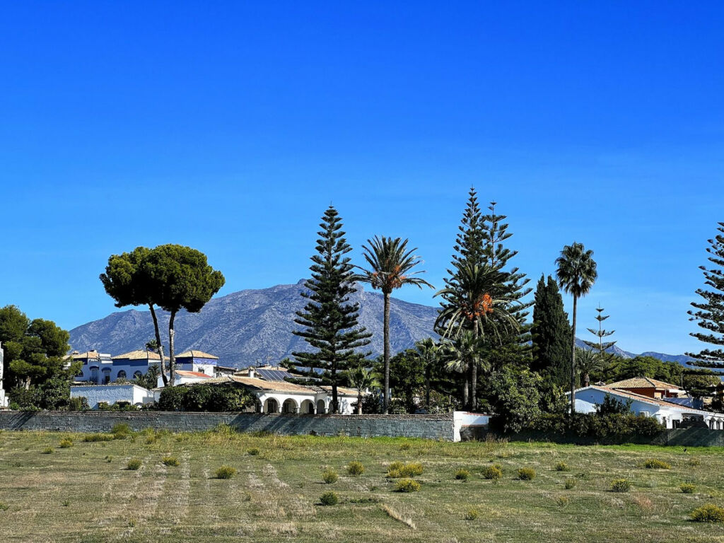 Townhouse San Pedro de Alcántara Málaga - image 2