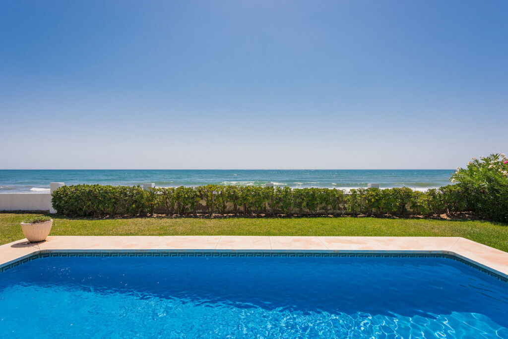 Detached Villa Marbesa Málaga - image 2