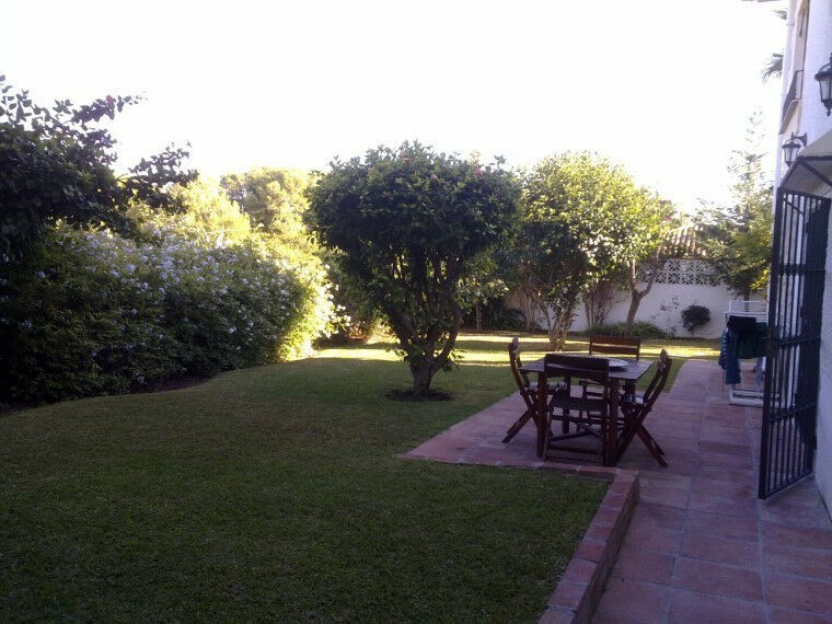 Detached Villa Nueva Andalucía Málaga - image 2