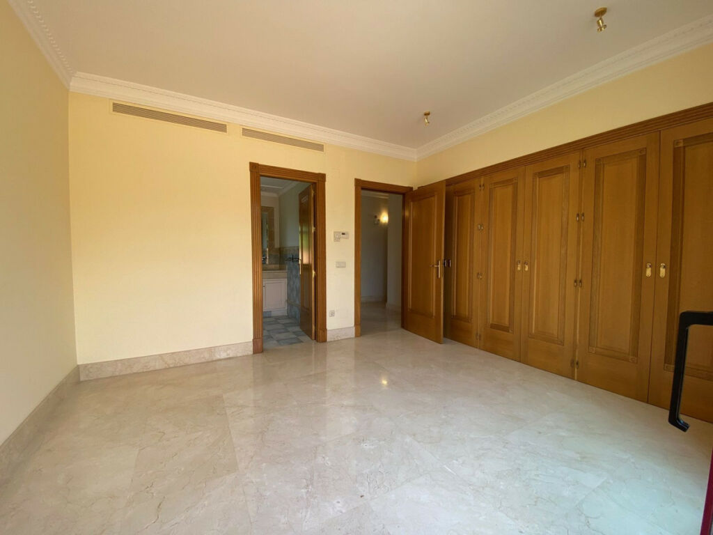 Detached Villa Sierra Blanca Málaga - image 25