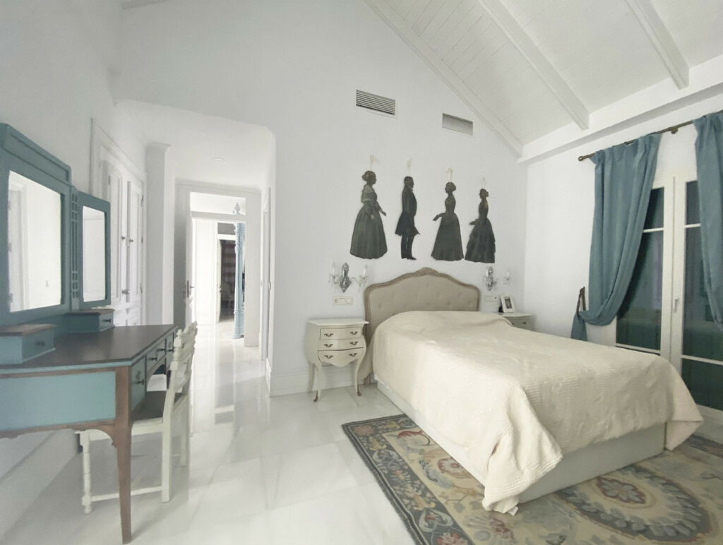 Detached Villa Marbella Málaga - image 18