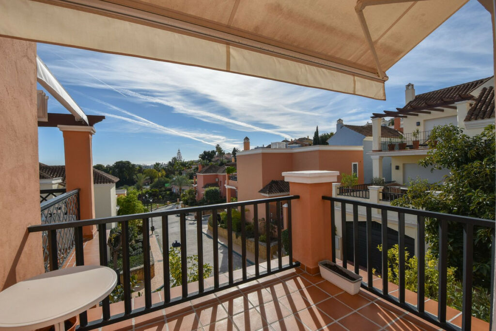 Townhouse Nueva Andalucía Málaga - image 8
