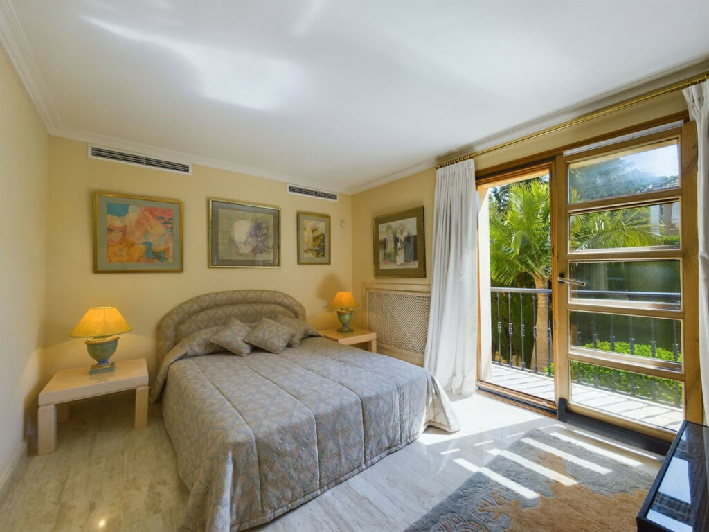 Detached Villa Nueva Andalucía Málaga - image 20