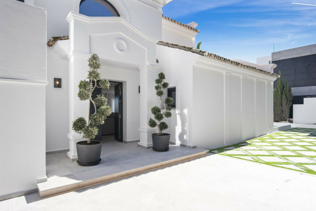 Detached Villa Los Flamingos Málaga - image 20