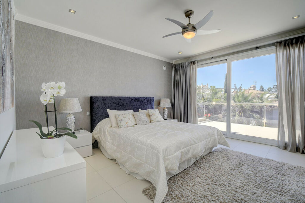 Detached Villa Nueva Andalucía Málaga - image 21