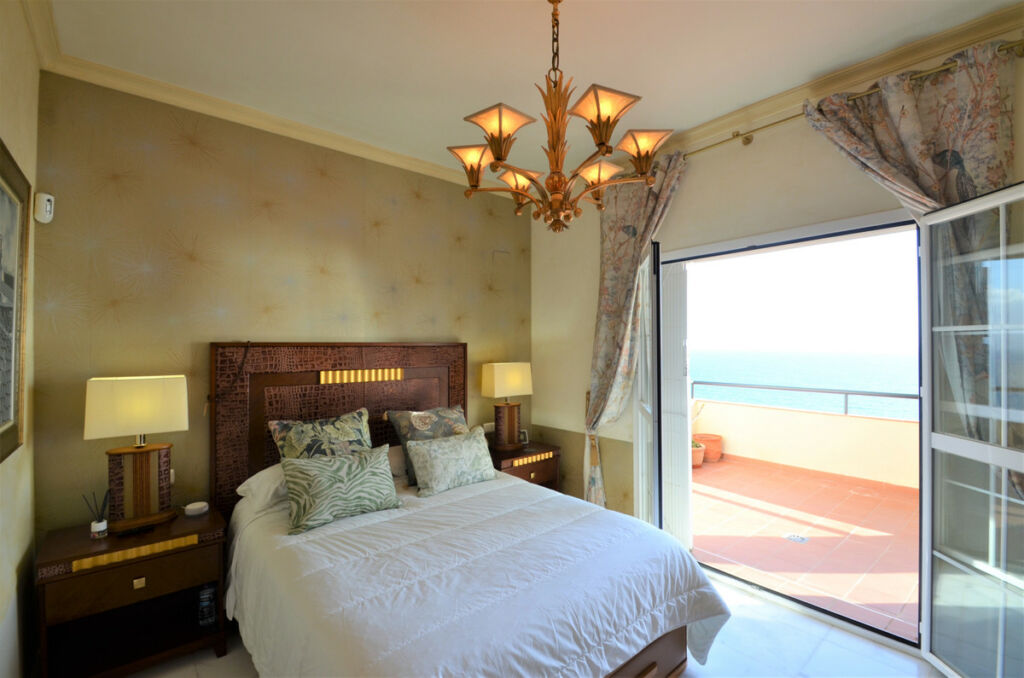 Middle Floor Apartment La Duquesa Málaga - image 21