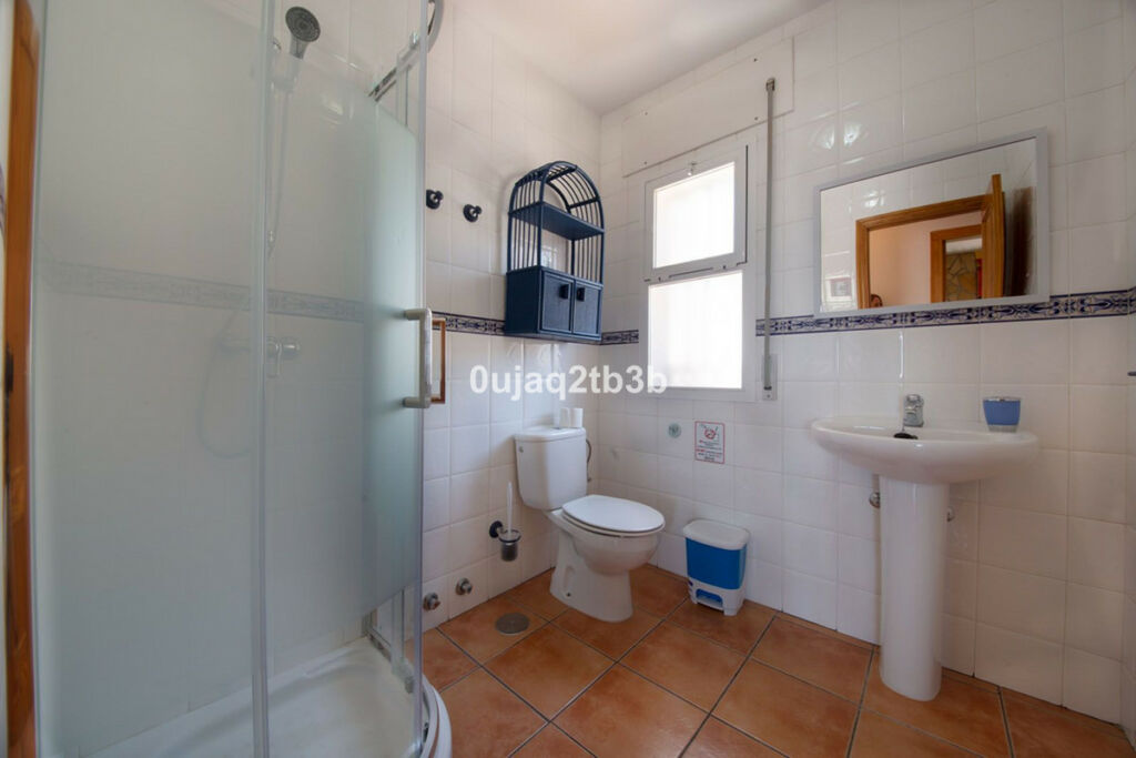 Detached Villa Estepona Málaga - image 21