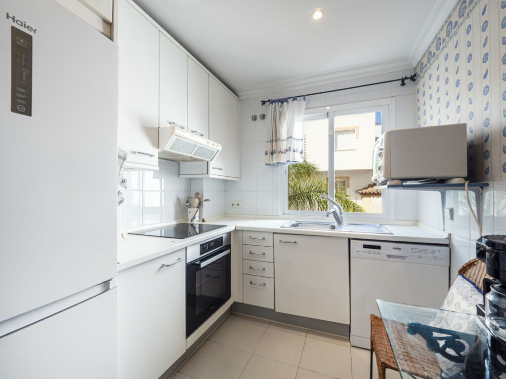 Middle Floor Apartment Puerto Banús Málaga - image 22