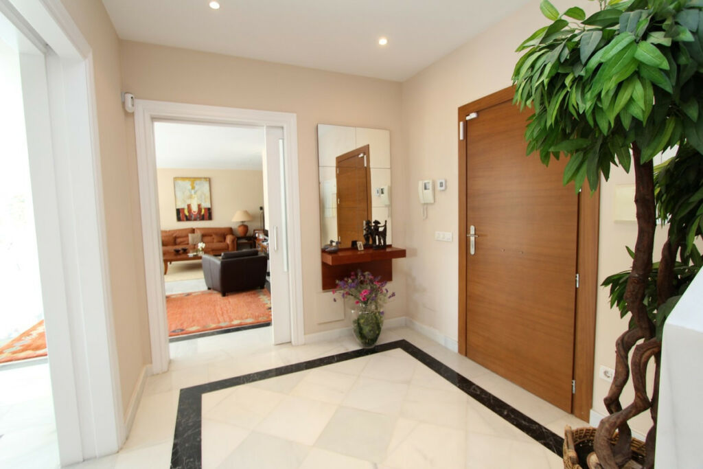 Detached Villa San Pedro de Alcántara Málaga - image 22