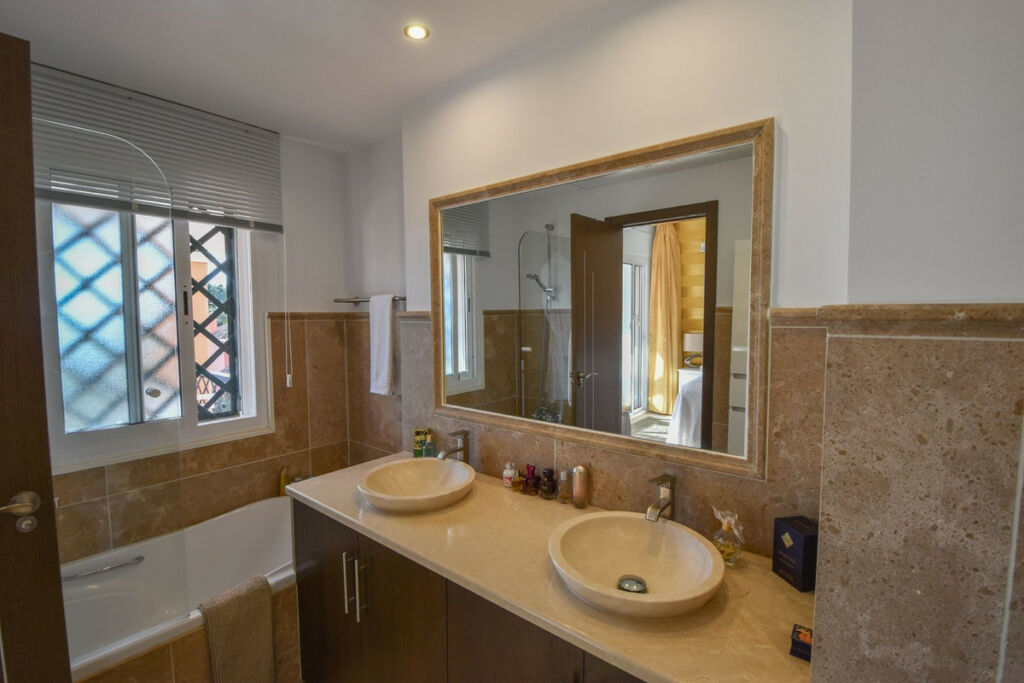 Townhouse Nueva Andalucía Málaga - image 21