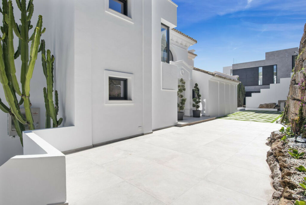 Detached Villa Los Flamingos Málaga - image 22