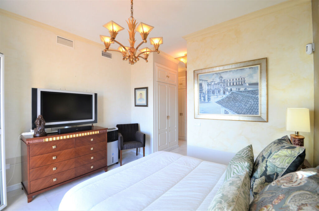 Middle Floor Apartment La Duquesa Málaga - image 22