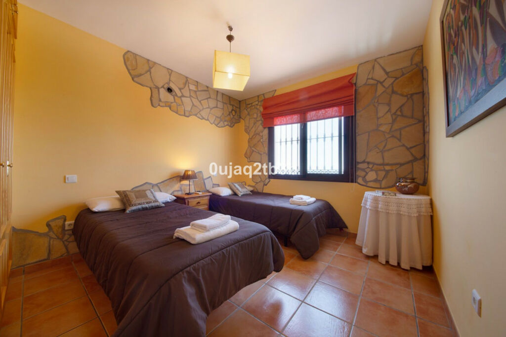 Detached Villa Estepona Málaga - image 22