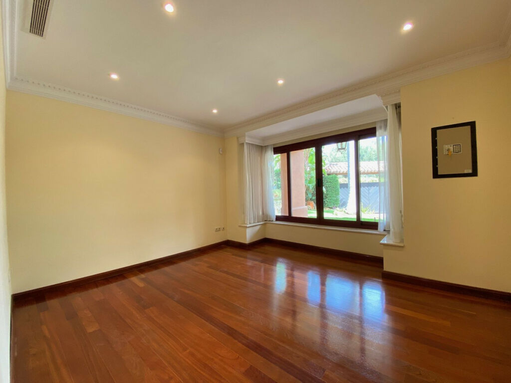 Detached Villa Sierra Blanca Málaga - image 28