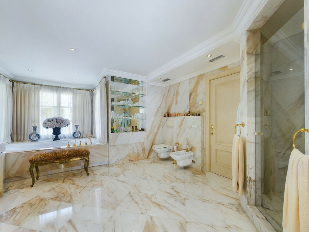 Detached Villa Nueva Andalucía Málaga - image 23