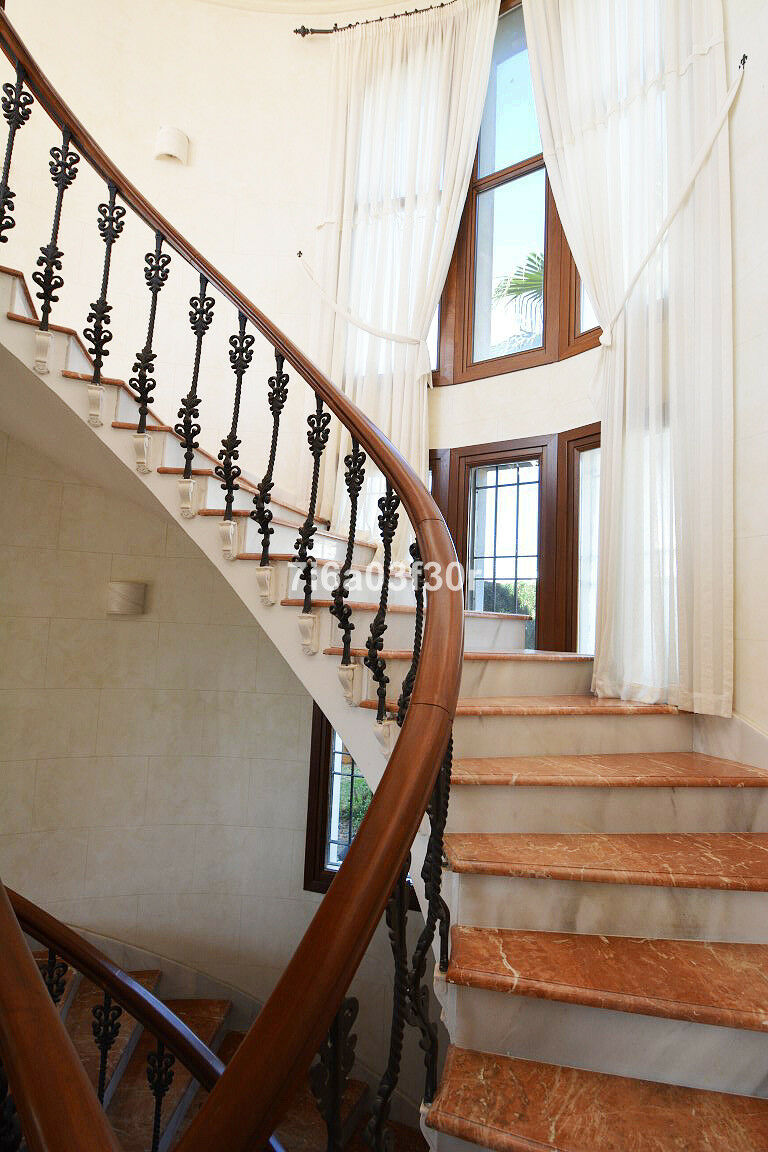 Detached Villa Nueva Andalucía Málaga - image 23