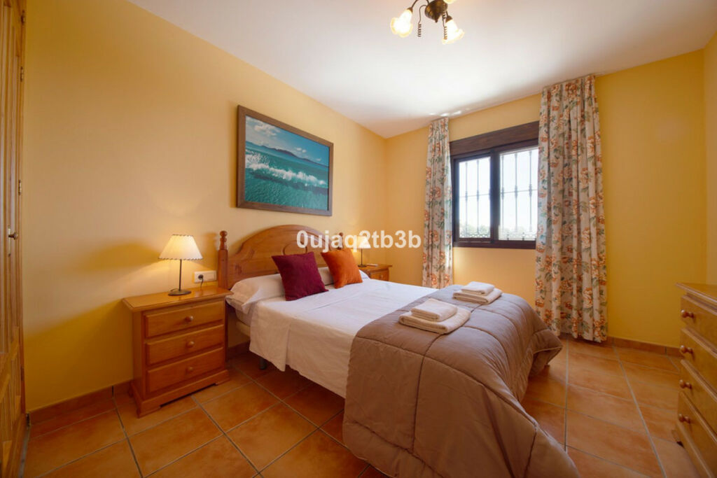 Detached Villa Estepona Málaga - image 23