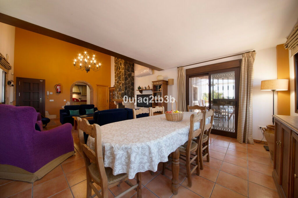 Detached Villa Estepona Málaga - image 24